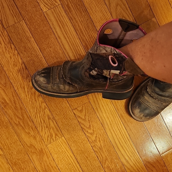 ARIAT ROUND TOE CAMO BOOT - Picture 3 of 14